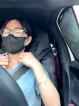 Linh 2004 online show from 23, 9, 2025