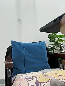 Linh 2004 online show from 13, 10, 2025