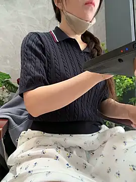 Linh 2004 online show from 18, 3, 2026