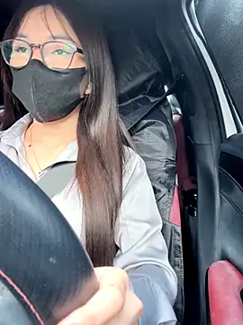 Linh 2004 online show from 8, 10, 2025