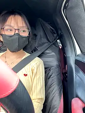 Linh 2004 online show from 19, 9, 2025