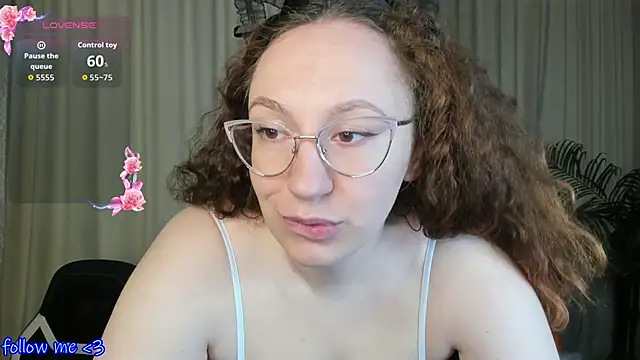 ellie coy  online show from 21, 10, 2025