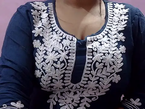 Snapshot of LIYO_ chatting on 13, 11, 2025 LIYO online show from 13, 11, 2025