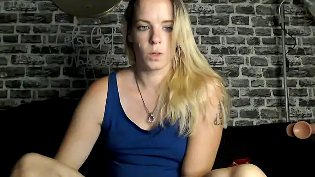 Snapshot of SexyMilf_37 chatting on 3, 7, 2026 SexyMilf 37 online show from 3, 7, 2026