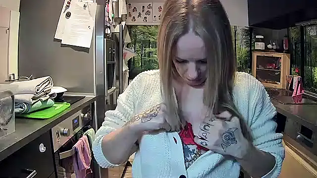 Snapshot of SexyMilf_37 chatting on 17, 11, 2025 SexyMilf 37 online show from 17, 11, 2025