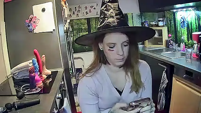 Snapshot of SexyMilf_37 chatting on 31, 10, 2025 SexyMilf 37 online show from 31, 10, 2025