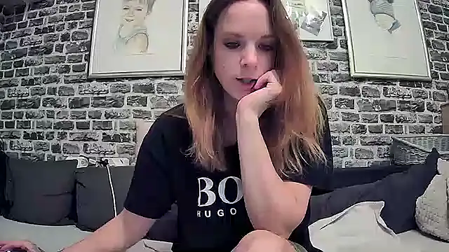 Snapshot of SexyMilf_37 chatting on 28, 9, 2025 SexyMilf 37 online show from 28, 9, 2025