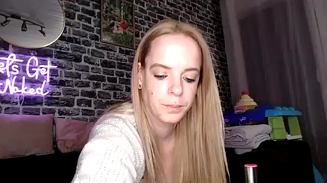 Snapshot of SexyMilf_37 chatting on 23, 11, 2025 SexyMilf 37 online show from 23, 11, 2025