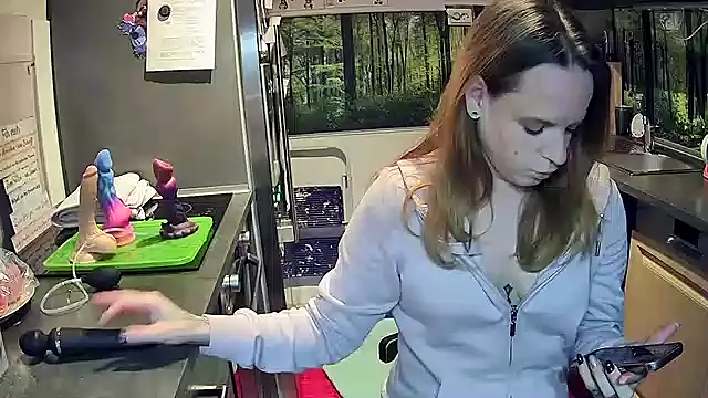 Snapshot of SexyMilf_37 chatting on 2, 11, 2025 SexyMilf 37 online show from 2, 11, 2025