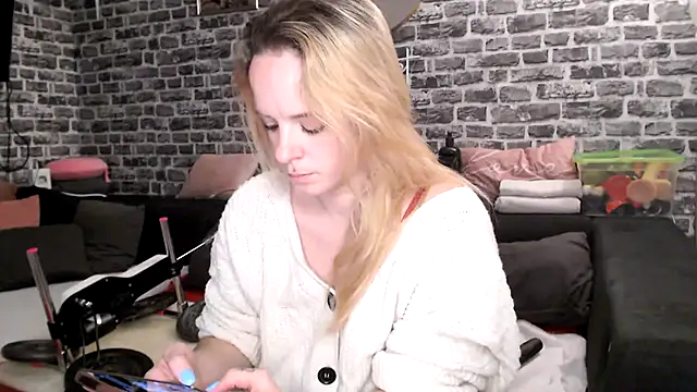 SexyMilf 37 online show from 7, 4, 2026