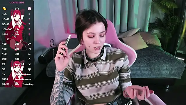 Snapshot of MiraVelle chatting on 4, 11, 2025 MiraVelle online show from 4, 11, 2025