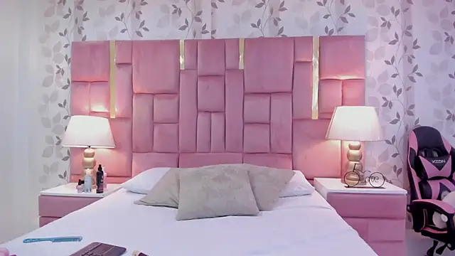 GabyMoreau online show from 9, 3, 2026