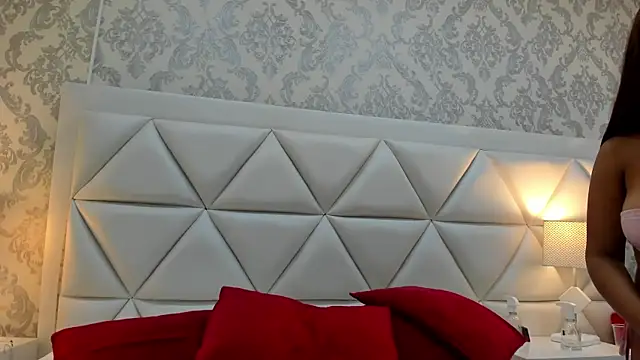 GabyMoreau online show from 18, 11, 2025