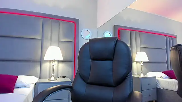 GabyMoreau online show from 10, 4, 2026