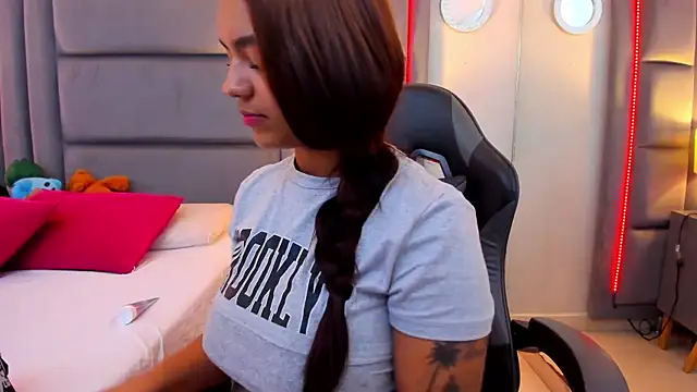 GabyMoreau online show from 18, 12, 2025