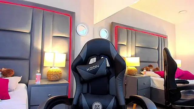 GabyMoreau online show from 9, 10, 2025