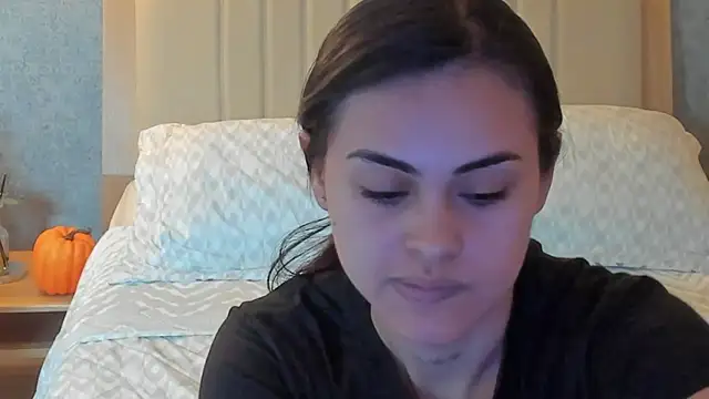 Emilly Beaumont online show from 14, 10, 2025