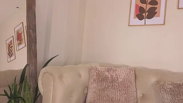 Emilly Beaumont online show from 10, 5, 2026