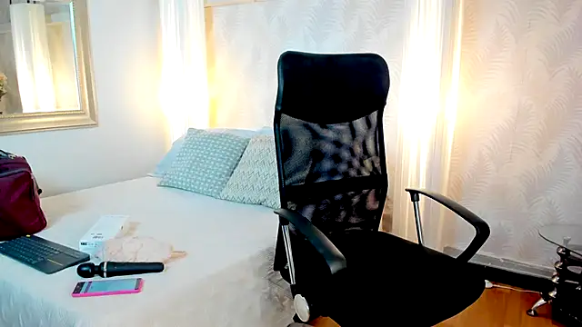 Emilly Beaumont online show from 11, 10, 2025