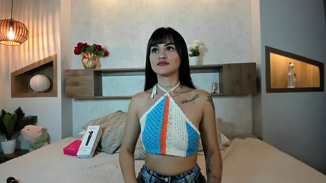 Emilly Beaumont online show from 19, 11, 2025