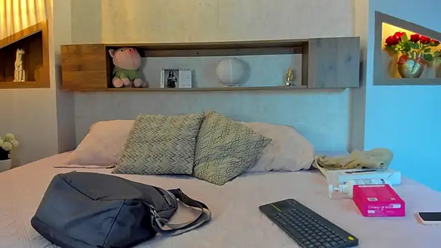 Emilly Beaumont online show from 1, 4, 2026