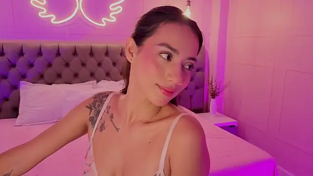 Snapshot of luna_hot_ass chatting on 7, 5, 2026 luna hot ass online show from 7, 5, 2026