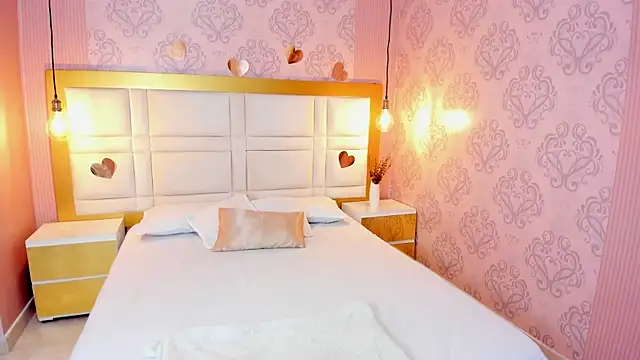 luna hot ass online show from 5, 1, 2026