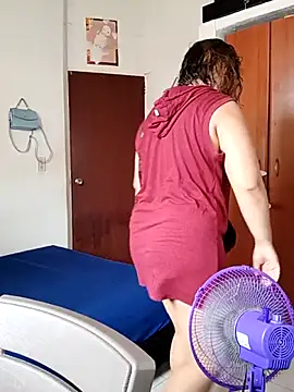 Snapshot of saenz_eymi chatting on 4, 4, 2026 saenz eymi online show from 4, 4, 2026