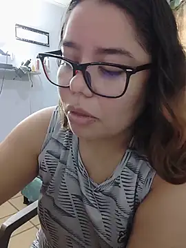 Snapshot of saenz_eymi chatting on 17, 6, 2026 saenz eymi online show from 17, 6, 2026