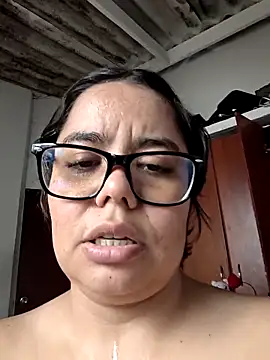 Snapshot of saenz_eymi chatting on 3, 4, 2026 saenz eymi online show from 3, 4, 2026