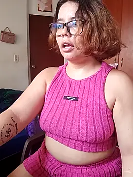 Snapshot of saenz_eymi chatting on 5, 2, 2026 saenz eymi online show from 5, 2, 2026