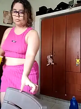 Snapshot of saenz_eymi chatting on 6, 4, 2026 saenz eymi online show from 6, 4, 2026