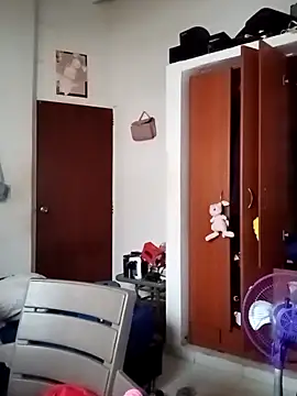 Snapshot of saenz_eymi chatting on 5, 4, 2026 saenz eymi online show from 5, 4, 2026