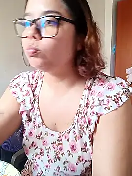 Snapshot of saenz_eymi chatting on 2, 3, 2026 saenz eymi online show from 2, 3, 2026