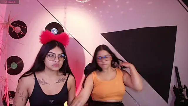 Lilith and Khloe online show from 24, 9, 2025