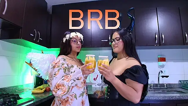 Lilith and Khloe online show from 4, 11, 2025