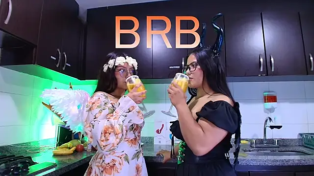 Lilith and Khloe online show from 6, 11, 2025