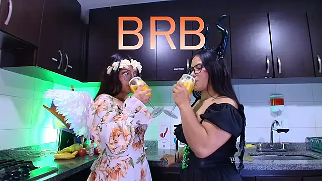 Lilith and Khloe online show from 7, 11, 2025