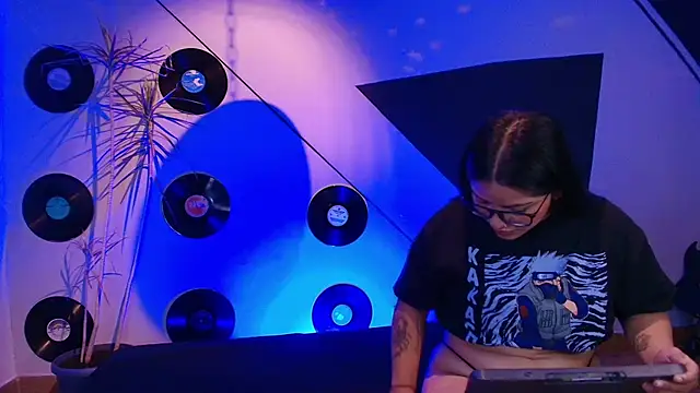 Lilith and Khloe online show from 1, 11, 2025