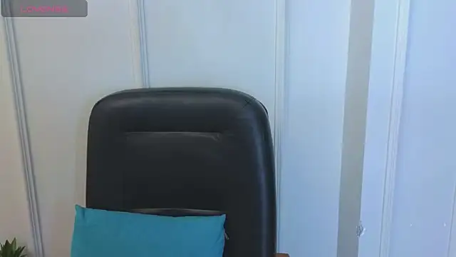 Kuro Ren online show from 10, 10, 2025