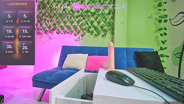 Karen Ariass online show from 6, 11, 2025