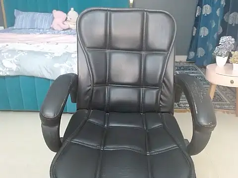 Urlove lily online show from 15, 9, 2025