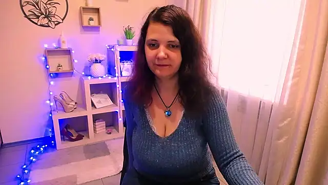 Snapshot of TwoBigSuns chatting on 10, 7, 2026 TwoBigSuns online show from 10, 7, 2026
