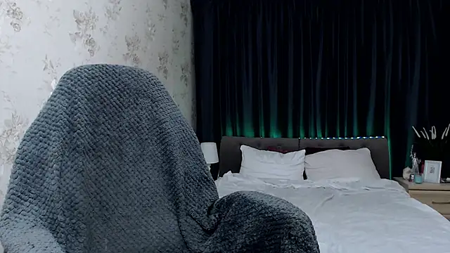 Alisawoods  online show from 24, 9, 2025