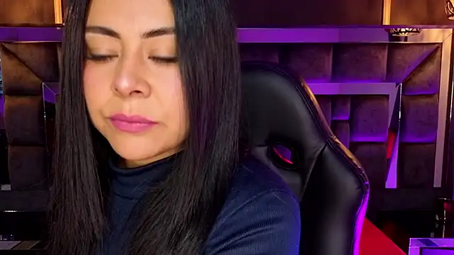 Aniajoness  online show from 17, 12, 2025