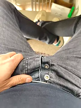 Snapshot of Ersin_meral chatting on 4, 12, 2025 Ersin meral online show from 4, 12, 2025