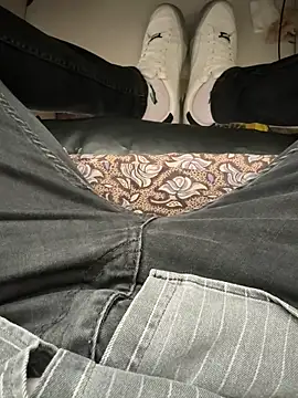 Snapshot of Ersin_meral chatting on 10, 9, 2025 Ersin meral online show from 10, 9, 2025