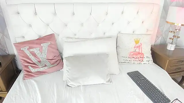 MeganStar   online show from 10, 10, 2025