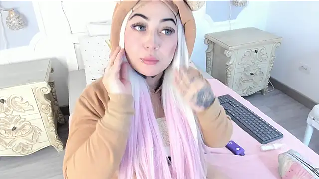 MeganStar   online show from 18, 10, 2025