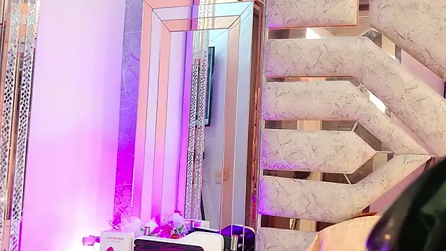 Tessa Owenss online show from 19, 7, 2026